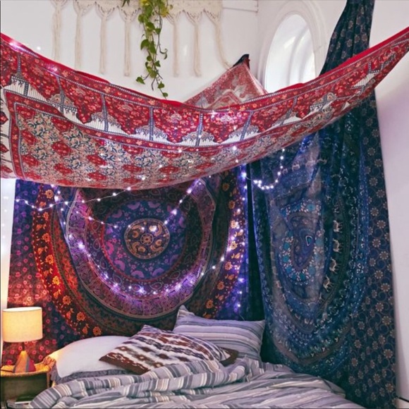 Plum & Bow Medallion Tapestry - Picture 4 of 5